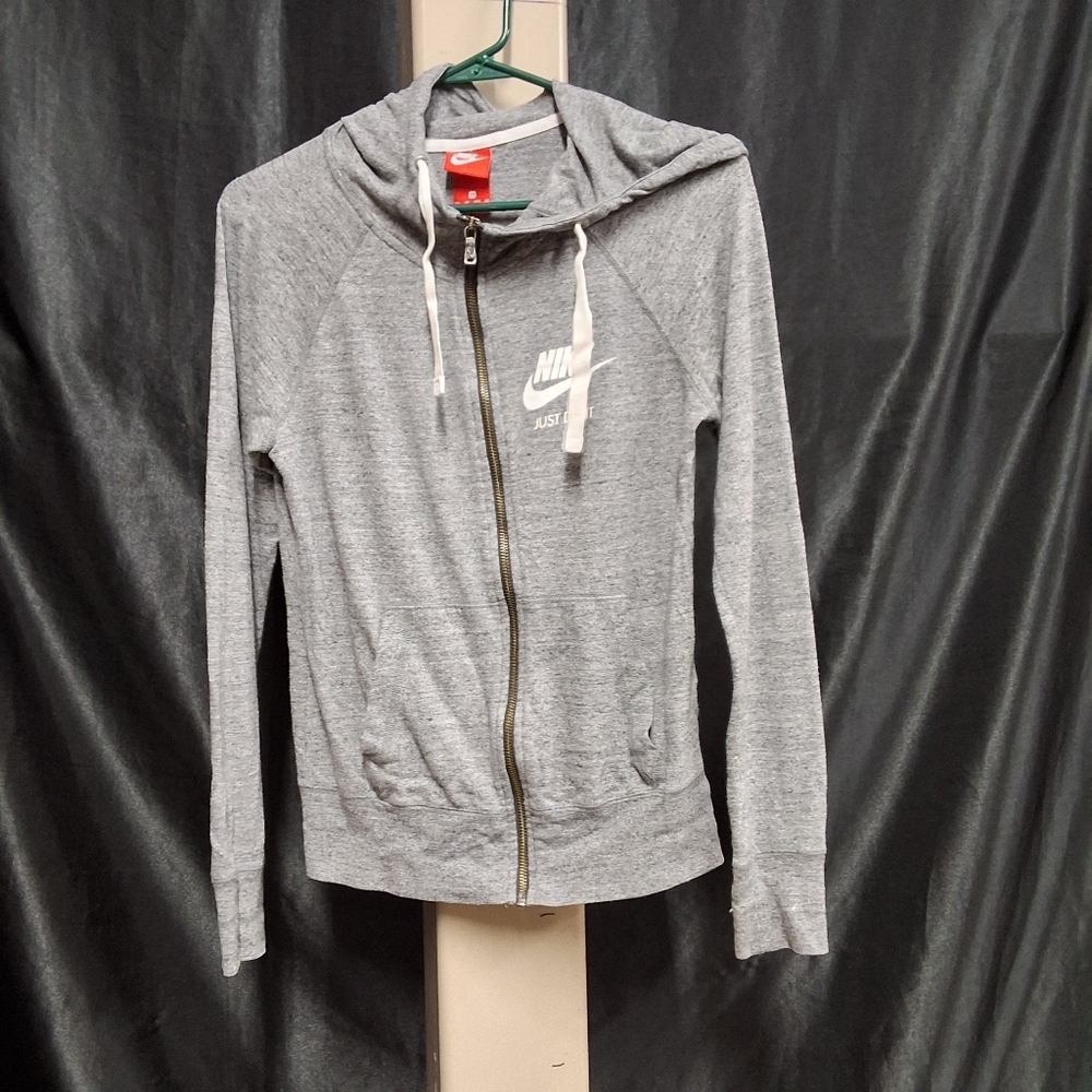 Nike Gray Sweatshirt Cozy and Stylish - Picture 1 of 9